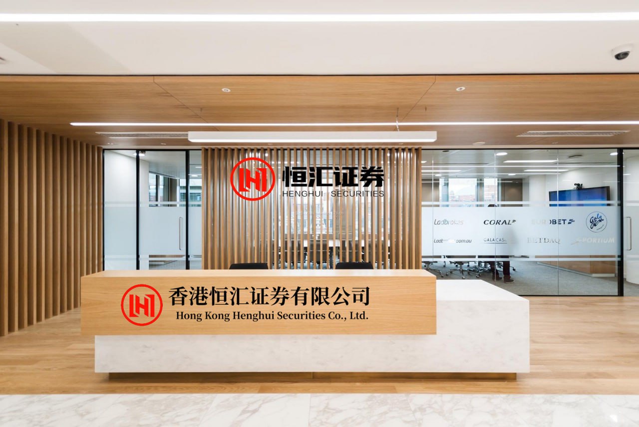 信德 金饰克价，跌破1300元！近一个月跌超100元